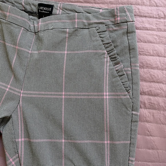 Gray & Pink Square Print Capri Dress Up Pants/Slacks - Picture 5 of 5